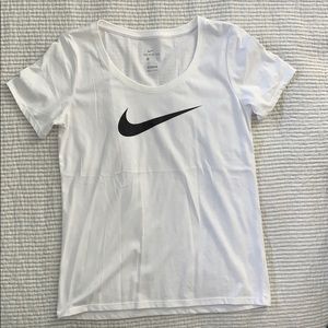 NWOT Nike Tee- S